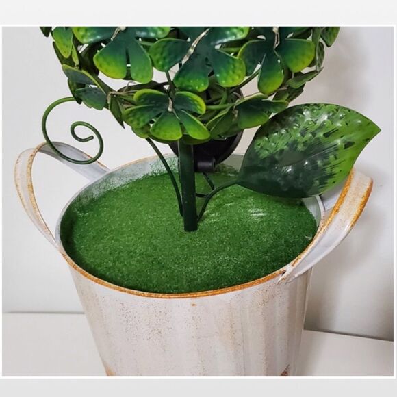 New Solar Home Statue Floral Green & Beige - Picture 9 of 14